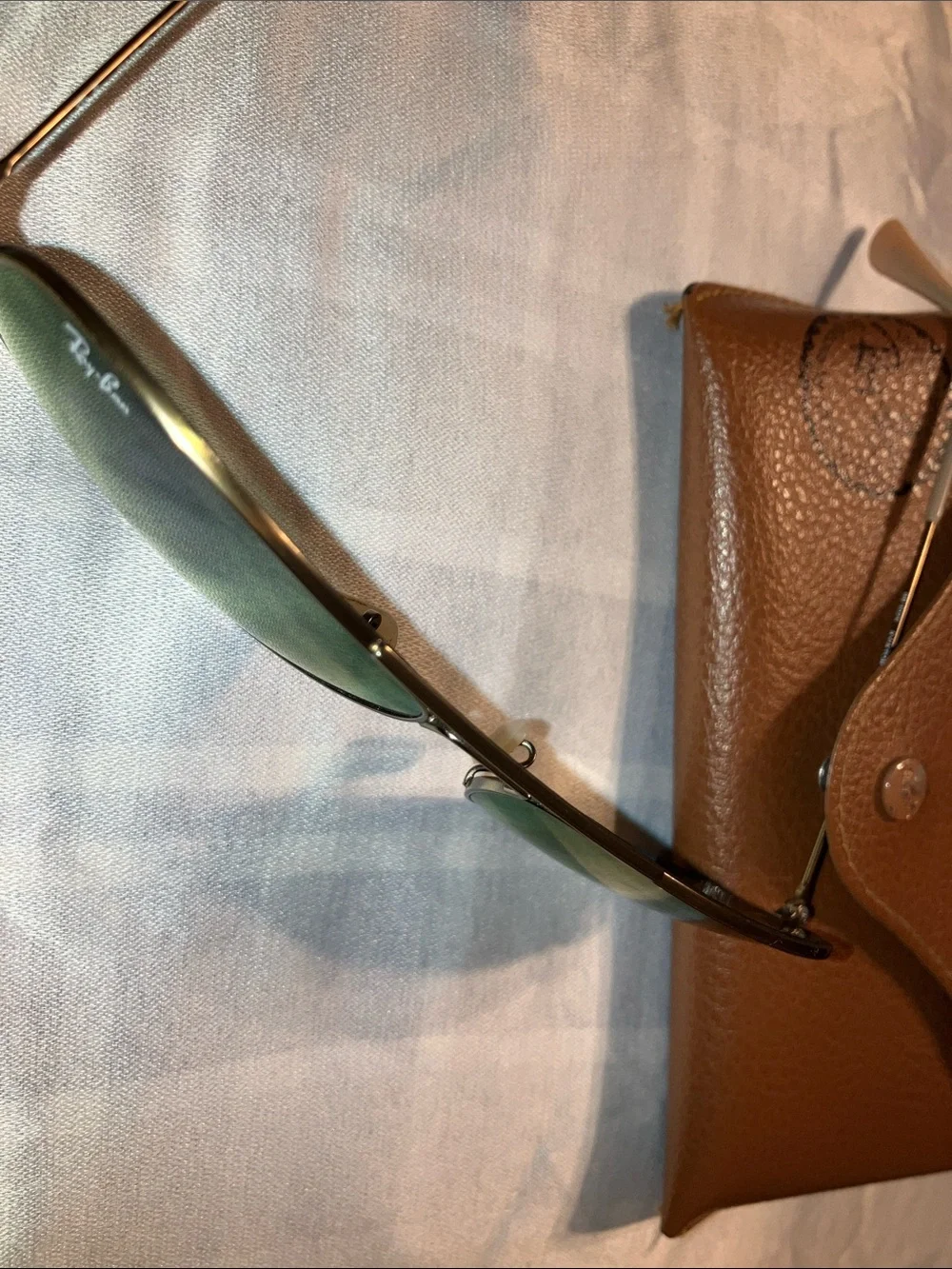 Very Nice Sunglasses! Ray-Ban Aviator Sunglasses wi/Purple Mirrored Lenses